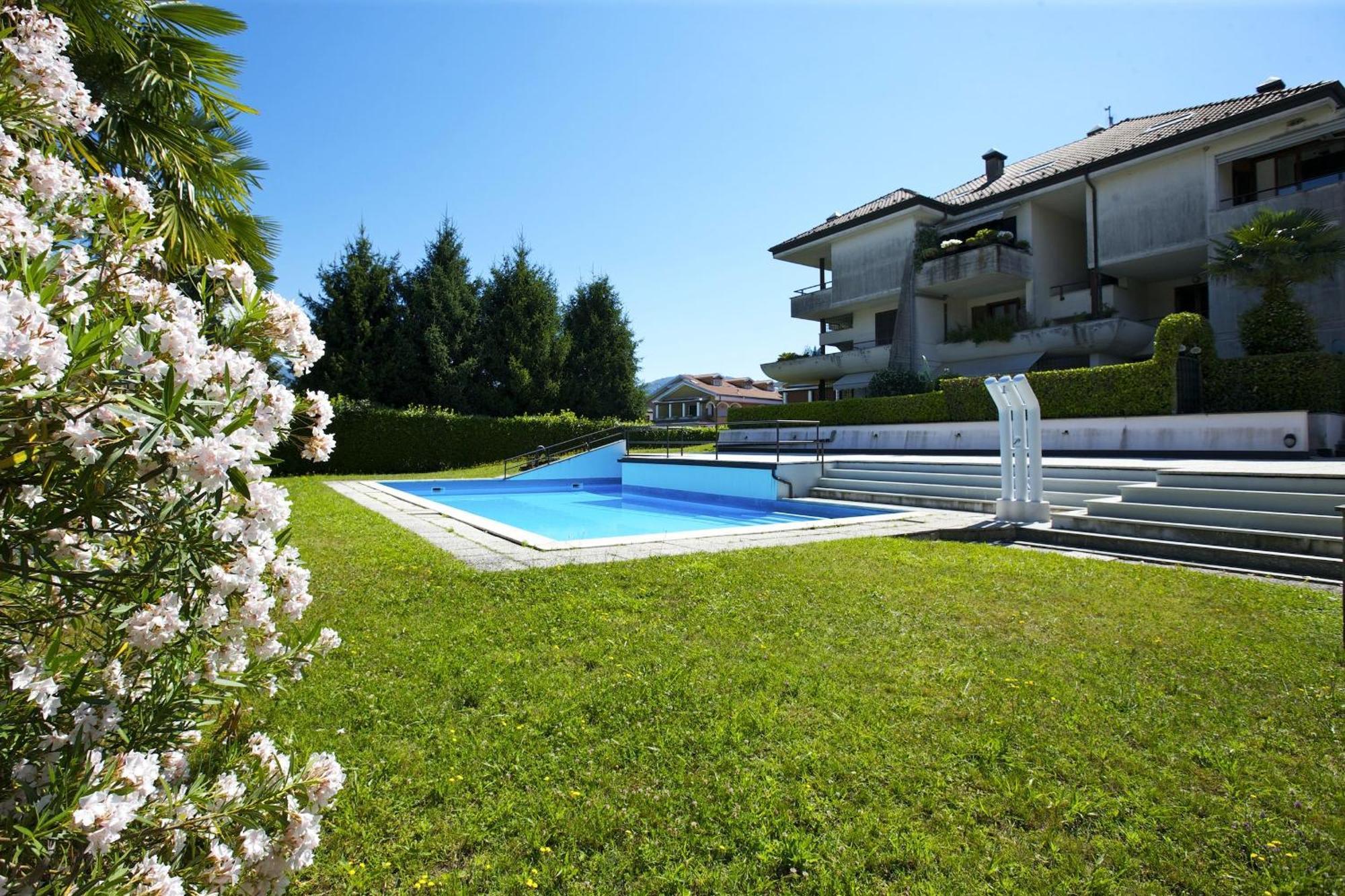 Residenz La Vela Apartment Бавено Стая снимка